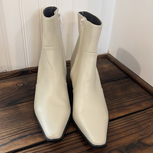 NWT Franco Sarto Cream Ankle Booties  Pointed Toe - Picture 2 of 7
